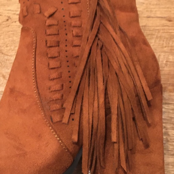 DIBA suede ankle boots with tassels, cinnamon, size 6. - Picture 6 of 12